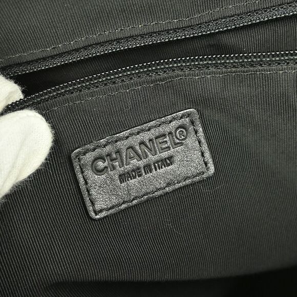 Chanel Surpique Zip Around Satchel Quilted Leather Black Leather Handbag - Picture 4 of 10